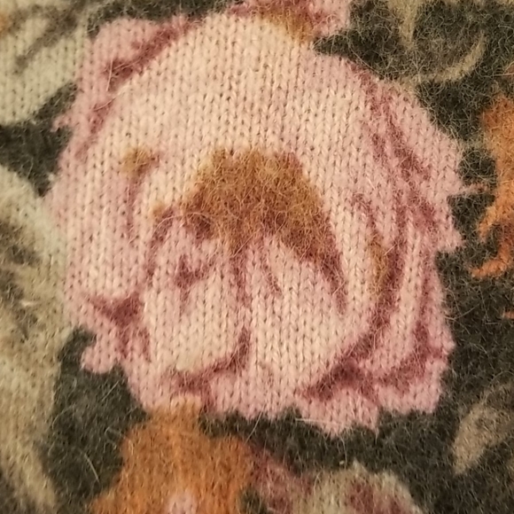 H&M Softest AngoraBlend Floral 3/4 Sleeve Sweater - Picture 6 of 14